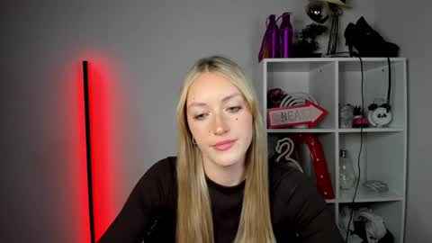 evelynblond online show from May 29, 1:53 pm