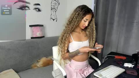 Evelyn online show from November 13, 2:27 pm