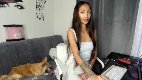 Evelyn online show from December 1, 1:58 pm