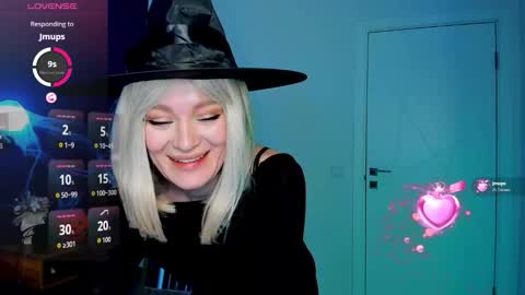 Evelyn online show from October 23, 1:44 am