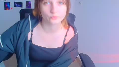 Evie online show from November 25, 10:54 pm