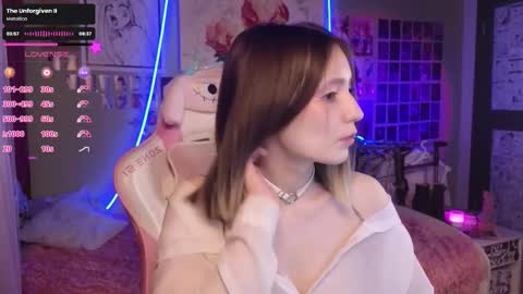 Evie online show from November 30, 3:11 am