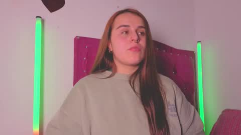 Snapshot of evy_orange1 chatting on October 21, 1:31 am EVY online show from October 21, 1:31 am