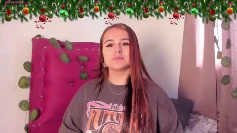 Snapshot of evy_orange1 chatting on December 23, 3:55 pm EVY online show from December 23, 3:55 pm