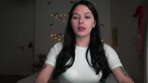 ewelynscott online show from January 9, 4:22 pm