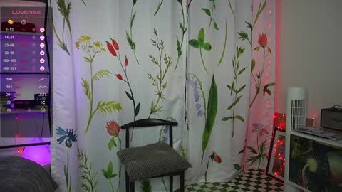 Mary online show from December 5, 6:00 pm