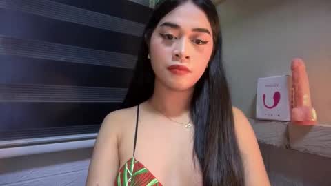 Snapshot of expensivets_chloe chatting on October 30, 10:11 pm chloee online show from October 30, 10:11 pm