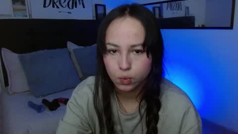Snapshot of eymmy_24 chatting on September 17, 2:42 am eymmy_24 online show from September 17, 2:42 am