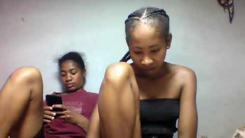 faiqua95 online show from April 12, 1:58 pm