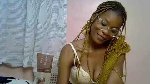 faizah_ online show from April 1, 1:41 pm