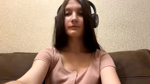 Aurora 18yo online show from November 11, 8:55 am