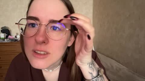 Mary online show from April 8, 8:27 am