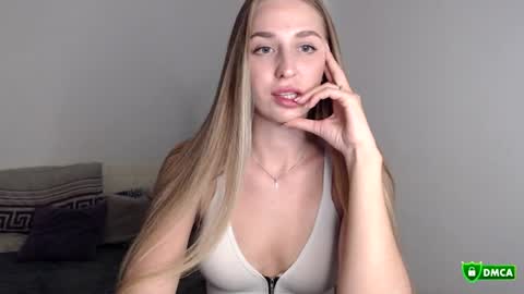 Femke online show from June 19, 8:45 pm