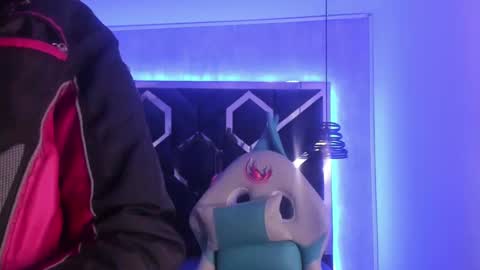   online show from March 12, 11:53 am