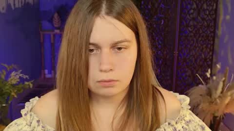 fiora online show from September 15, 11:51 am