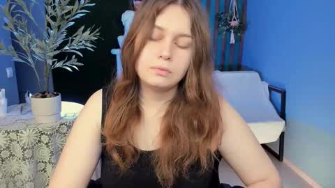 fiora online show from March 18, 5:12 am