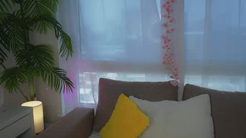 Adeline online show from December 13, 9:04 am