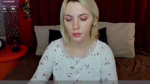 Snapshot of fluffy_monica chatting on January 9, 1:29 am Monica online show from January 9, 1:29 am