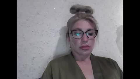 fox_red_lady7 online show from April 1, 7:00 pm