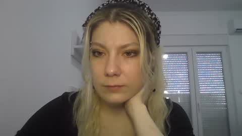 foxy_bright online show from March 29, 11:53 am