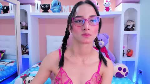 Snapshot of foxy_loren chatting on September 12, 11:28 am Loren online show from September 12, 11:28 am