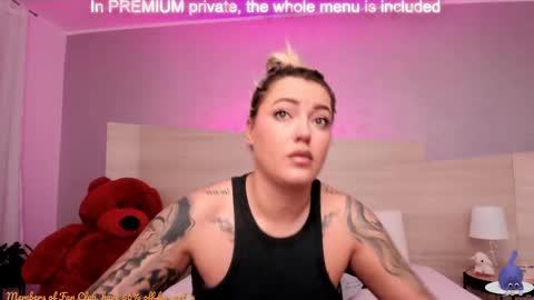 Snapshot of foxyclarisee chatting on February 27, 7:01 am Clarisee online show from February 27, 7:01 am