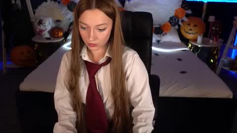 Maya online show from November 1, 9:30 pm