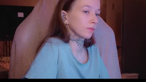 fran_bow online show from February 6, 9:18 pm