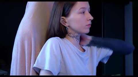 fran_bow online show from December 5, 7:19 am