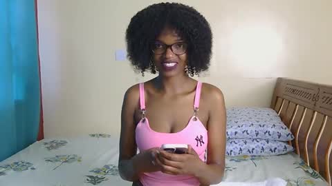 Snapshot of freakky_nessa chatting on December 8, 6:22 am Nessa-Independent model online show from December 8, 6:22 am