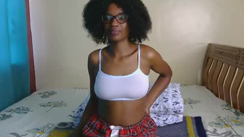 Snapshot of freakky_nessa chatting on December 9, 6:13 am Nessa-Independent model online show from December 9, 6:13 am
