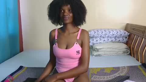 Snapshot of freakky_nessa chatting on December 29, 8:33 am Nessa-Independent model online show from December 29, 8:33 am