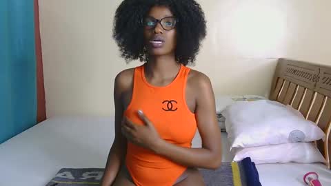 Snapshot of freakky_nessa chatting on December 12, 9:37 pm Nessa-Independent model online show from December 12, 9:37 pm