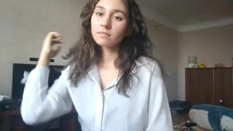 Mia online show from October 2, 11:37 am