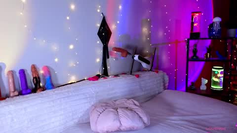 Freya online show from April 5, 4:11 am