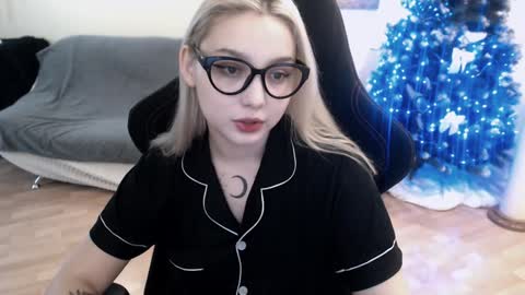 Snapshot of fromsun_forsoul chatting on January 14, 6:24 am Lilith online show from January 14, 6:24 am
