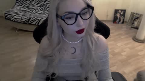 Snapshot of fromsun_forsoul chatting on October 12, 4:09 pm Lilith online show from October 12, 4:09 pm