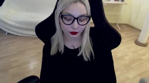 Snapshot of fromsun_forsoul chatting on March 3, 11:14 am Lilith online show from March 3, 11:14 am