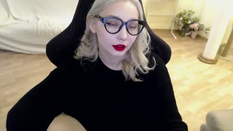Snapshot of fromsun_forsoul chatting on March 12, 7:13 am Lilith online show from March 12, 7:13 am