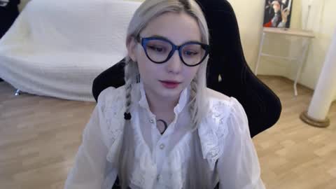 Snapshot of fromsun_forsoul chatting on February 19, 7:06 am Lilith online show from February 19, 7:06 am