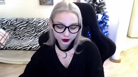 Snapshot of fromsun_forsoul chatting on December 24, 6:22 am Lilith online show from December 24, 6:22 am