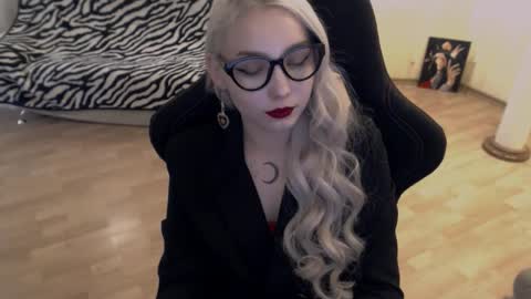 Snapshot of fromsun_forsoul chatting on September 17, 11:52 am Lilith online show from September 17, 11:52 am