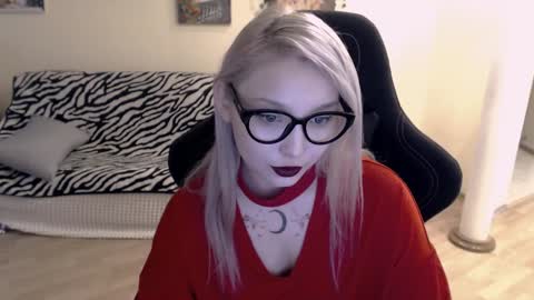 Snapshot of fromsun_forsoul chatting on December 2, 10:27 am Lilith online show from December 2, 10:27 am
