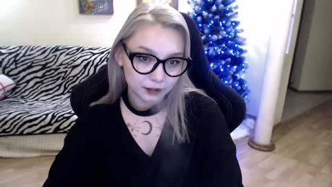 Snapshot of fromsun_forsoul chatting on December 23, 5:28 am Lilith online show from December 23, 5:28 am