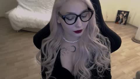 Snapshot of fromsun_forsoul chatting on October 1, 6:02 pm Lilith online show from October 1, 6:02 pm