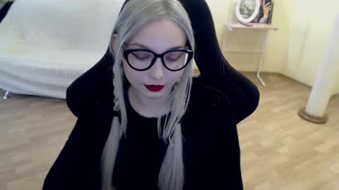 Snapshot of fromsun_forsoul chatting on March 5, 8:32 am Lilith online show from March 5, 8:32 am