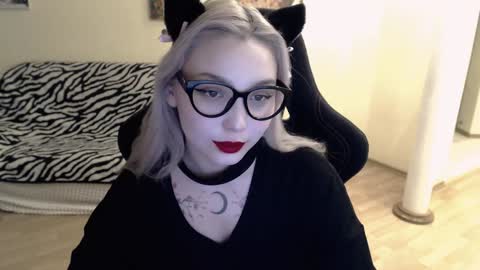 Snapshot of fromsun_forsoul chatting on December 5, 5:48 am Lilith online show from December 5, 5:48 am