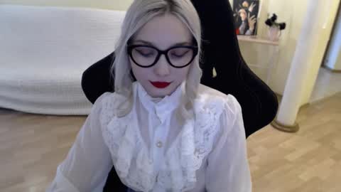 Snapshot of fromsun_forsoul chatting on February 14, 7:28 am Lilith online show from February 14, 7:28 am