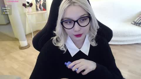 Snapshot of fromsun_forsoul chatting on February 11, 7:23 am Lilith online show from February 11, 7:23 am