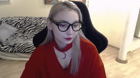Snapshot of fromsun_forsoul chatting on December 6, 5:42 am Lilith online show from December 6, 5:42 am